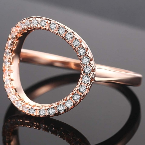 Jewelry - Dainty Rose Gold Circle Karma Ring